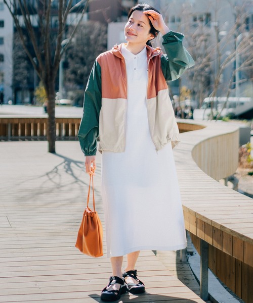 KRIFF MAYER Lady's Collection(クリフメイヤーレディースコレクション)の「【撥水防汚/UVカット/ストレッチ】さらさらエアーフードJK(ナイロンジャケット・レディース・その他5/レンガ/ブラック/ナチュラル/ベージュ/カラフル/グリーン・LARGE/MEDIUM)」の12枚目の写真