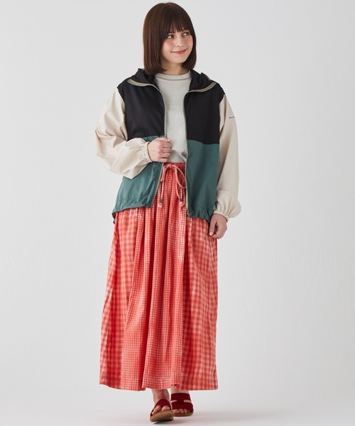 KRIFF MAYER Lady's Collection(クリフメイヤーレディースコレクション)の「【撥水防汚/UVカット/ストレッチ】さらさらエアーフードJK(ナイロンジャケット・レディース・その他5/レンガ/ブラック/ナチュラル/ベージュ/カラフル/グリーン・LARGE/MEDIUM)」の16枚目の写真