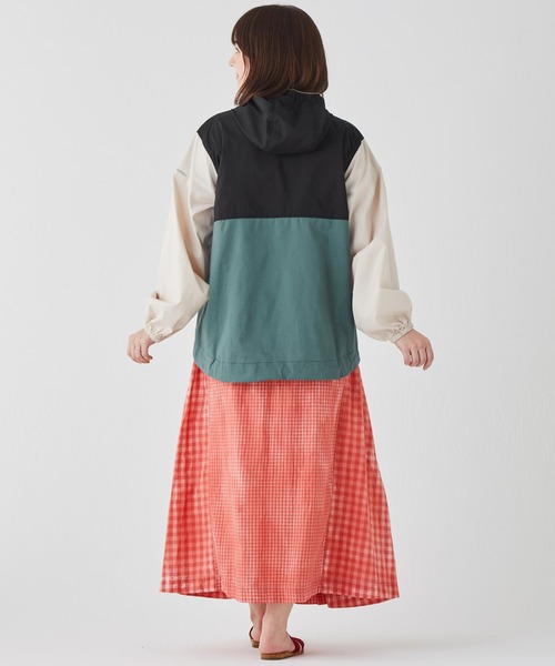 KRIFF MAYER Lady's Collection(クリフメイヤーレディースコレクション)の「【撥水防汚/UVカット/ストレッチ】さらさらエアーフードJK(ナイロンジャケット・レディース・その他5/レンガ/ブラック/ナチュラル/ベージュ/カラフル/グリーン・LARGE/MEDIUM)」の17枚目の写真