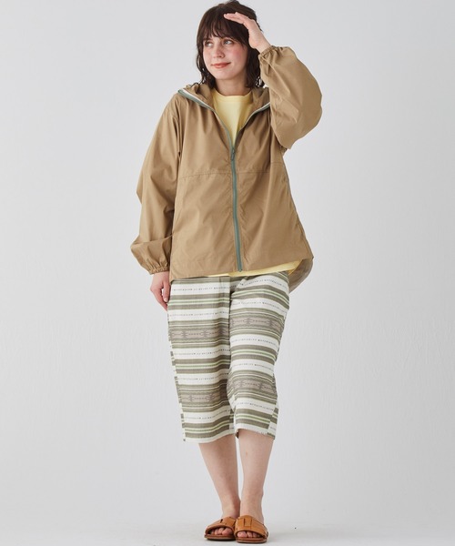 KRIFF MAYER Lady's Collection(クリフメイヤーレディースコレクション)の「【撥水防汚/UVカット/ストレッチ】さらさらエアーフードJK(ナイロンジャケット・レディース・その他5/レンガ/ブラック/ナチュラル/ベージュ/カラフル/グリーン・LARGE/MEDIUM)」の18枚目の写真