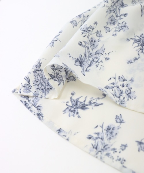 libelle more（リベル モア）の「花柄プリント合繊フリルブラウス（シャツ/ブラウス・レディース・ブラック/オフホワイト/ライトイエロー・M/L）」の16枚目の写真