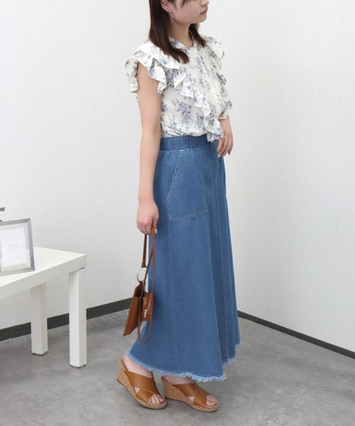 libelle more（リベル モア）の「花柄プリント合繊フリルブラウス（シャツ/ブラウス・レディース・ブラック/オフホワイト/ライトイエロー・M/L）」の4枚目の写真