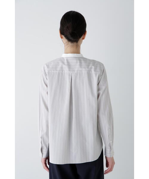 human woman（ヒューマンウーマン）の「◆Ｃドビーストライプクレリックシャツ（シャツ/ブラウス・レディース・ホワイト系その他3/ベージュ系その他3/ブルー系その他3・MEDIUM/SMALL）」の16枚目の写真