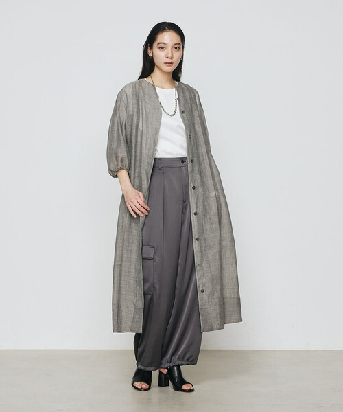 K.T KIYOKO TAKASE（キヨコタカセ）の「トリアセテート／ポリエステルサテン カーゴパンツ（その他パンツ・レディース・チャコール/ブラック・7号/9号/11号）」の3枚目の写真