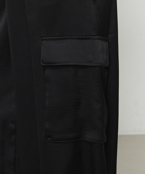 K.T KIYOKO TAKASE（キヨコタカセ）の「トリアセテート／ポリエステルサテン カーゴパンツ（その他パンツ・レディース・チャコール/ブラック・7号/9号/11号）」の17枚目の写真