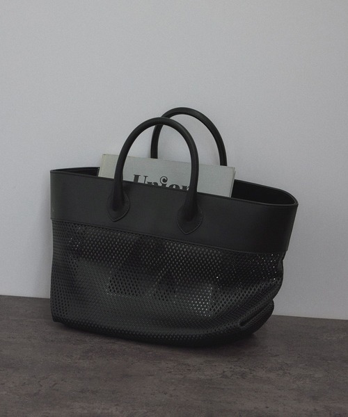 SALON adam et rope'（サロン アダム エ ロペ）の「【BRENTELLA（ブレンテッラ）】2WAYパンチングトート（トートバッグ・レディース・ダークブラウン/ブラック・FREE）」の2枚目の写真