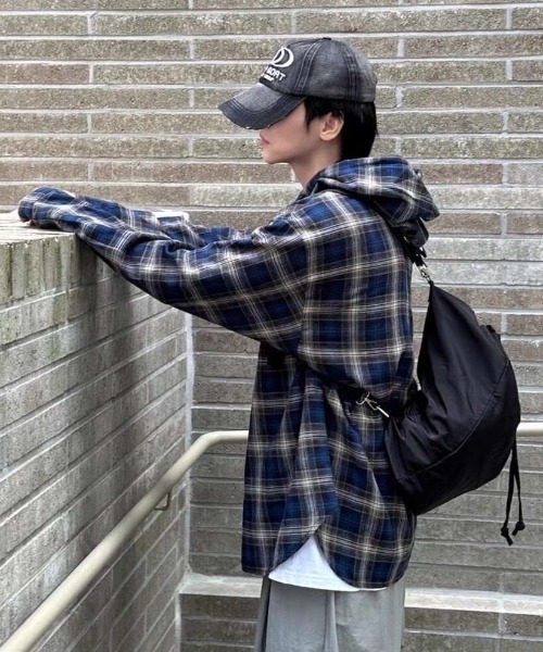 FreeZone(フリーゾーン)の「【新色展開】フーディー ヴィンテージライク チェックシャツ(シャツ/ブラウス・メンズ・ブルー/ブラウン・F)」の3枚目の写真