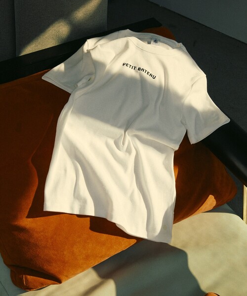 PETIT BATEAU（プチバトー）の「PETIT BATEAU × Firsthand/プチバトー 別注ロゴ クルーネックTEE / ワンポイントミニロゴTシャツ（Tシャツ/カットソー・レディース・ホワイト/その他/ブラック・S/M）」の4枚目の写真