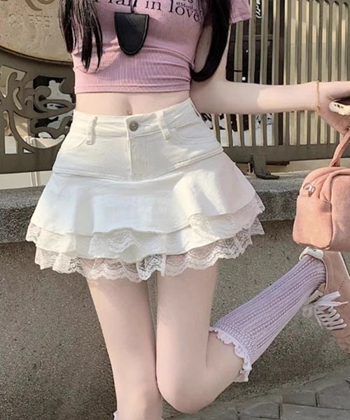 gossip!ロサンゼルス(ゴシップロサンゼルス)の「2 段ラッフルレースデニムミニスカート インナーショーツ付き レディース ハイウエスト Y2K 3 色(デニムスカート・レディース・ブラック/ブルー/ホワイト・M/S/L)」の1枚目の写真