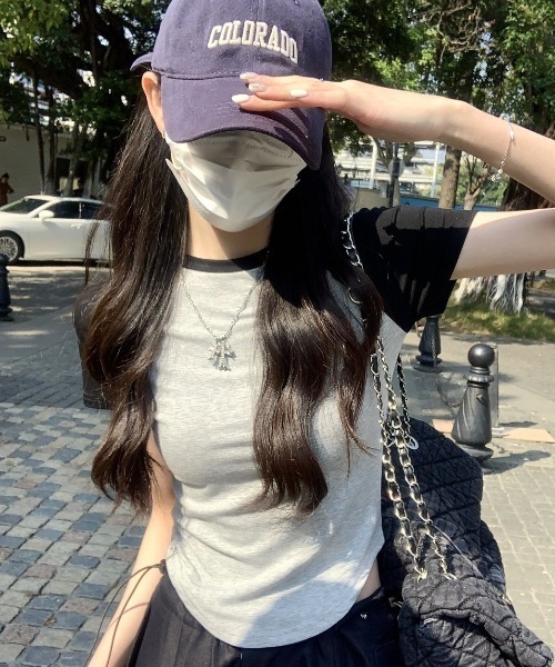 SHEPP(シープ)の「配色ラグランスリーブ ラウンドショートTシャツ / クロップド(Tシャツ/カットソー・レディース・グレー/ホワイト・F)」の2枚目の写真