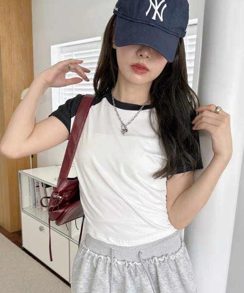 SHEPP(シープ)の「配色ラグランスリーブ ラウンドショートTシャツ / クロップド(Tシャツ/カットソー・レディース・グレー/ホワイト・F)」の1枚目の写真