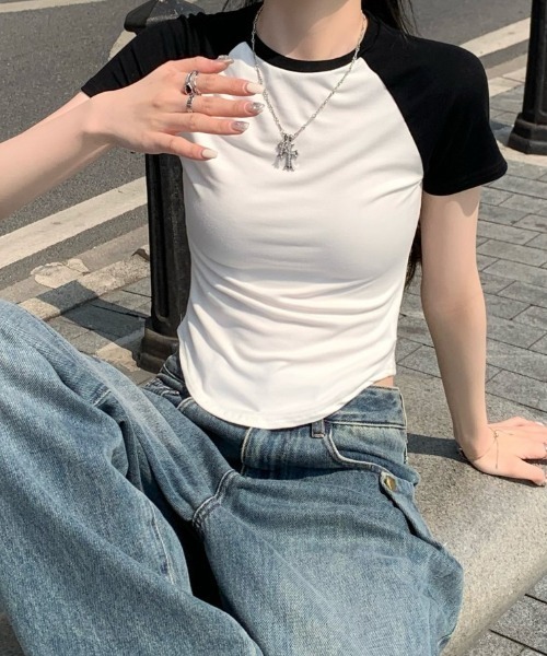 SHEPP(シープ)の「配色ラグランスリーブ ラウンドショートTシャツ / クロップド(Tシャツ/カットソー・レディース・グレー/ホワイト・F)」の5枚目の写真