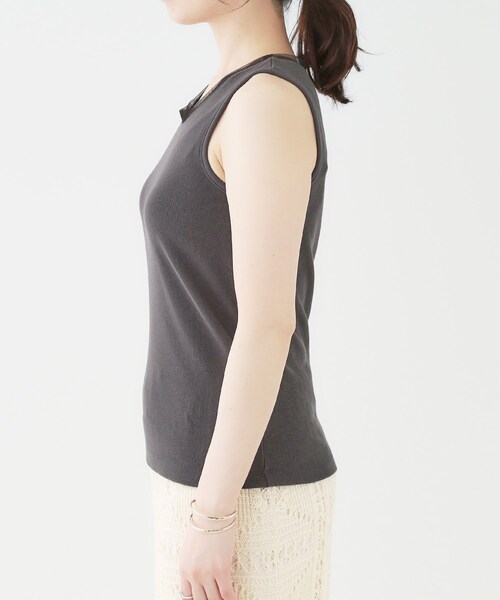 SHOO・LA・RUE(シューラルー)の「【洗える/S-LL】シアーネックがこなれ見え リブタンクトップ(Tシャツ/カットソー・レディース・ホワイト/ブラック/ダークグレー/ライトグリーン・01/02/03/04)」の22枚目の写真
