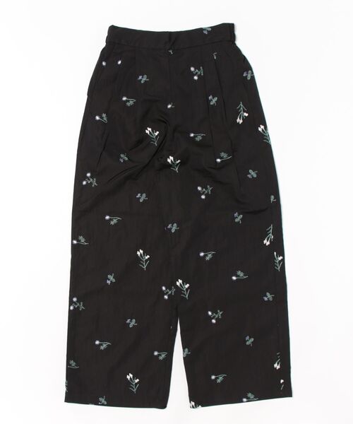 STYLEBLOCK(スタイルブロック)の「TNタフタ花柄刺繍タックパンツ(その他パンツ・レディース・ホワイト系その他/ブラック・M)」の2枚目の写真