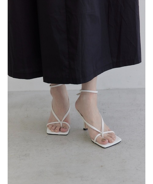 amel(エイメル)の「ナローストラップサンダル(サンダル・レディース・ホワイト/ブラック・23.5cm/24.0cm/23.0cm/24.5cm)」の1枚目の写真