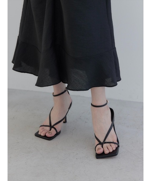 amel(エイメル)の「ナローストラップサンダル(サンダル・レディース・ホワイト/ブラック・23.5cm/24.0cm/23.0cm/24.5cm)」の2枚目の写真