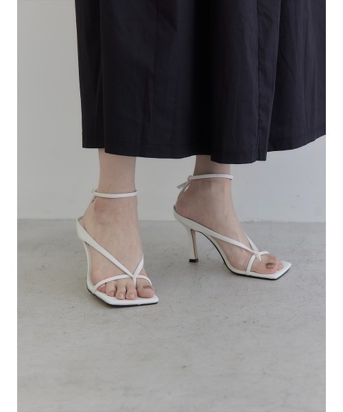 amel(エイメル)の「ナローストラップサンダル(サンダル・レディース・ホワイト/ブラック・23.5cm/24.0cm/23.0cm/24.5cm)」の5枚目の写真