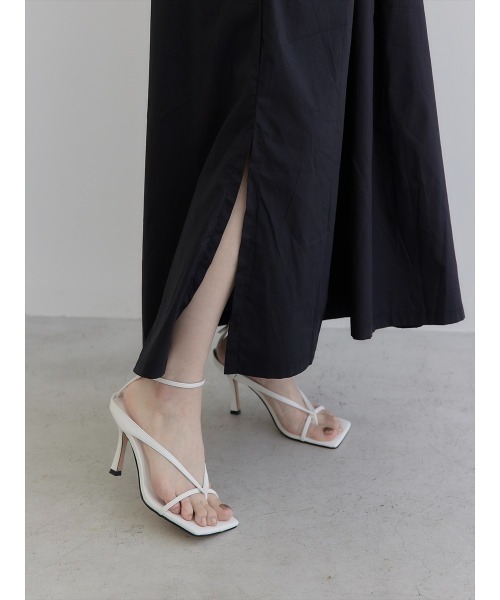 amel(エイメル)の「ナローストラップサンダル(サンダル・レディース・ホワイト/ブラック・23.5cm/24.0cm/23.0cm/24.5cm)」の6枚目の写真