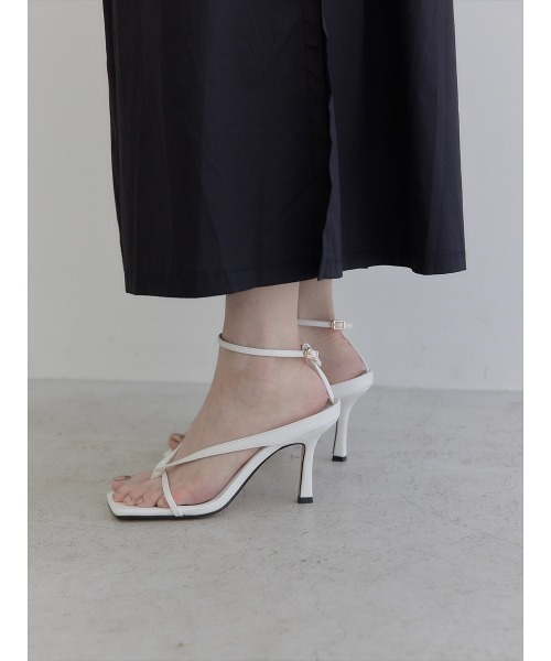 amel(エイメル)の「ナローストラップサンダル(サンダル・レディース・ホワイト/ブラック・23.5cm/24.0cm/23.0cm/24.5cm)」の7枚目の写真