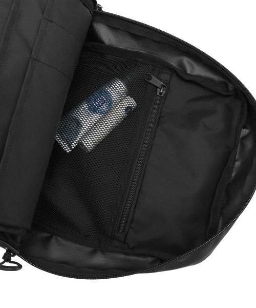 MICHAEL LINNELL（マイケル リンネル）の「【MICHAEL LINNELL/マイケルリンネル】2Way Body Bag　バックパック　ショルダーバッグ　軽量　撥水　リフレクタープリント　ワンポイントブランドロゴ（バックパック/リュック・メンズ・ブラック・FREE）」の6枚目の写真