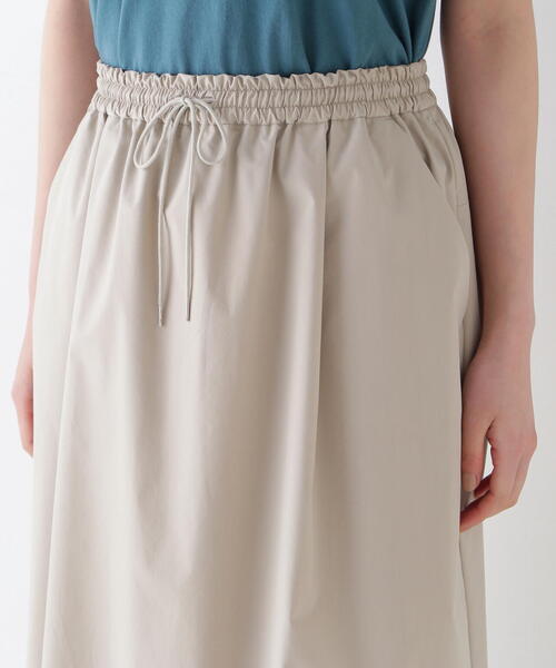 human woman（ヒューマンウーマン）の「◆【撥水・ストレッチ】コットンポリエステルウェザードローストリングタックスカート（スカート・レディース・グレー系その他/ベージュ系その他2・MEDIUM）」の9枚目の写真