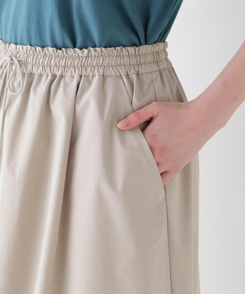 human woman（ヒューマンウーマン）の「◆【撥水・ストレッチ】コットンポリエステルウェザードローストリングタックスカート（スカート・レディース・グレー系その他/ベージュ系その他2・MEDIUM）」の10枚目の写真