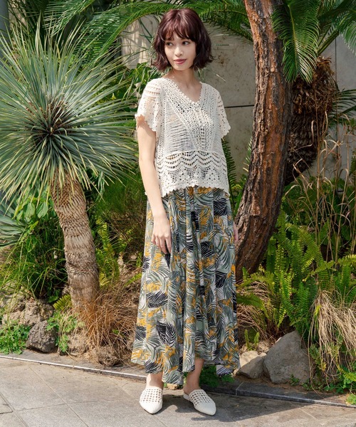 anap mimpi(アナップミンピ)の「ボタニカル柄 レーヨン フレア キャミ ロング ワンピース(ワンピース・レディース・グリーン/ブラック・FREE)」の7枚目の写真