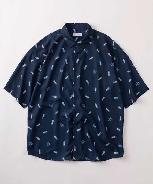 make a ray!（メイク ア レイ！）の「【70】接触冷感 総柄プリント 半袖シャツ/ユニセックス/イヌ/ネコ/シャーク/ペンギン/ラムネ/アイスキャンディー（シャツ/ブラウス・メンズ・ブラック系その他2/ブラック系その他3/ブラック系その他/ホワイト系その他2/ホワイト系その他3/ホワイト系その他4/ブルー系その他/ホワイト系その他/ミント/グリーン/ブルー/サックスブルー/ブラック/ネイビー/ホワイト/ベージュ・M/L）」の13枚目の写真