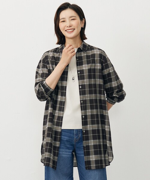 J.PRESS（ジェイプレス）の「【WEB限定カラーあり・洗える】SOFT SHEER チェック ロング シャツ（シャツ/ブラウス・レディース・ブラウン系3/ネイビー系3/グレー系3・F）」の2枚目の写真