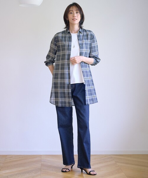 J.PRESS（ジェイプレス）の「【WEB限定カラーあり・洗える】SOFT SHEER チェック ロング シャツ（シャツ/ブラウス・レディース・ブラウン系3/ネイビー系3/グレー系3・F）」の4枚目の写真