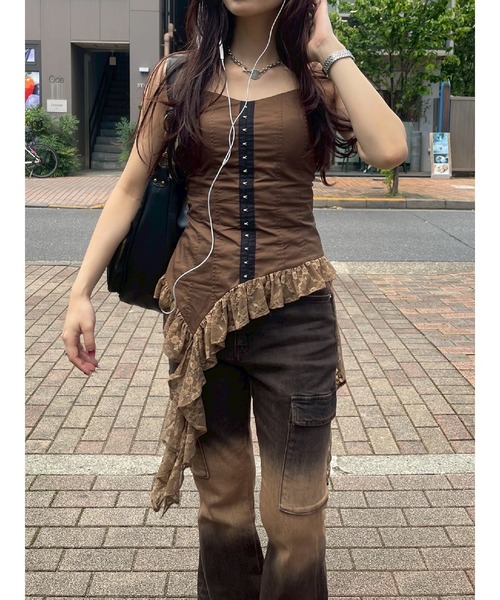 EVRIS(エヴリス)の「レースフリルキャミソール(キャミソール・レディース・ホワイト/ブラウン/ブラック・FREE)」の5枚目の写真