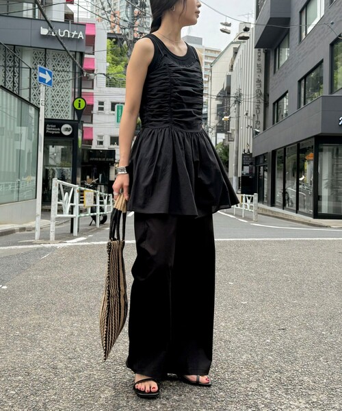 fredy emue(フレディエミュ)の「ギャザーキャミソールビスチェ(キャミソール・レディース・ブラック/オフホワイト・38)」の4枚目の写真