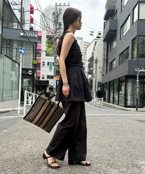 fredy emue(フレディエミュ)の「ギャザーキャミソールビスチェ(キャミソール・レディース・ブラック/オフホワイト・38)」の5枚目の写真