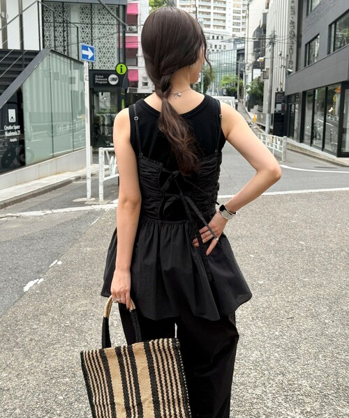 fredy emue(フレディエミュ)の「ギャザーキャミソールビスチェ(キャミソール・レディース・ブラック/オフホワイト・38)」の11枚目の写真