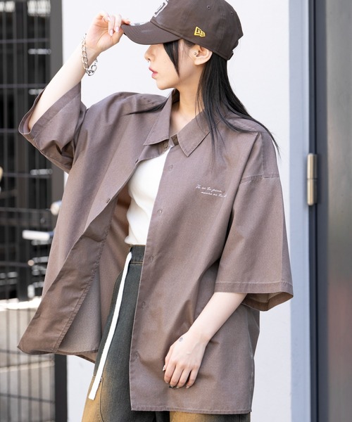 WEGO（ウィゴー）の「WEGO/ピグメントDRYシャツ（シャツ/ブラウス・メンズ・ブラウン系その他/グレー系その他・MEDIUM/LARGE）」の2枚目の写真