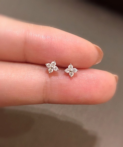 yu-ka(ユーカ)の「YU-KA:フラワーモチーフミニピアス flower motif mini pierce(ピアス(両耳用)・レディース・シルバー/ゴールド・FREE)」の1枚目の写真