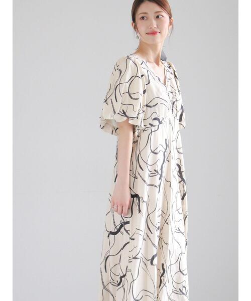 Te chichi(テチチ)の「【松井愛莉着用】バルーンスリーブVネックワンピース(ワンピース・レディース・オフホワイト/ブラック/グリーン・F)」の2枚目の写真