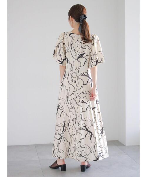 Te chichi(テチチ)の「【松井愛莉着用】バルーンスリーブVネックワンピース(ワンピース・レディース・オフホワイト/ブラック/グリーン・F)」の8枚目の写真