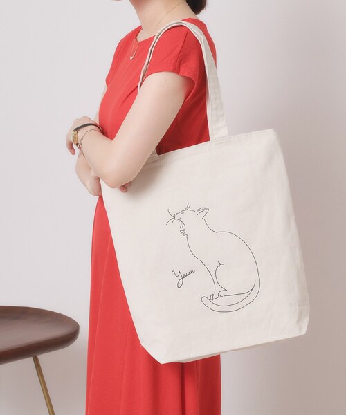 ITS'DEMO(イッツデモ)の「【A4対応】グラフィックトート(トートバッグ・レディース・アイボリー系4/アイボリー系3/ブラック/アイボリー/アイボリー系7/アイボリー系/アイボリー系6/アイボリー系5・00)」の2枚目の写真