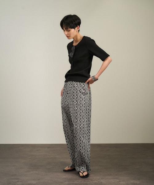 SALON adam et rope'(サロン アダム エ ロペ)の「【WEB限定】プリマベールリブヘンリーネックTシャツ(Tシャツ/カットソー・レディース・チャコールグレー/ブラック/オフホワイト・FREE)」の14枚目の写真