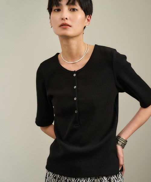 SALON adam et rope'(サロン アダム エ ロペ)の「【WEB限定】プリマベールリブヘンリーネックTシャツ(Tシャツ/カットソー・レディース・チャコールグレー/ブラック/オフホワイト・FREE)」の15枚目の写真