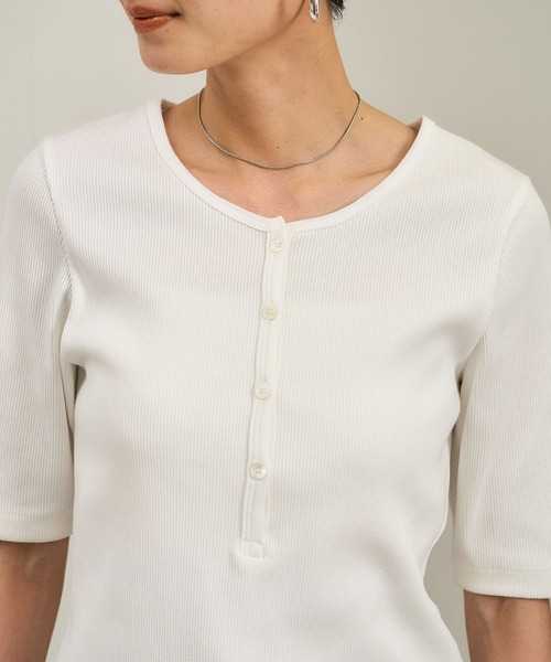 SALON adam et rope'(サロン アダム エ ロペ)の「【WEB限定】プリマベールリブヘンリーネックTシャツ(Tシャツ/カットソー・レディース・チャコールグレー/ブラック/オフホワイト・FREE)」の4枚目の写真
