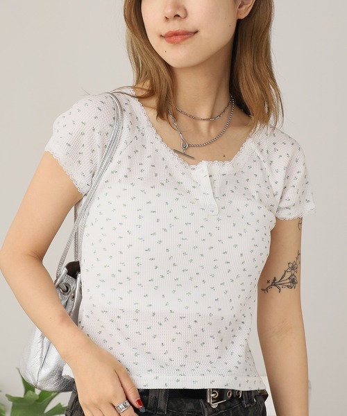 ROOPTOKYO(ループトウキョウ)の「Floral Lace Short Sleeve Top / 花柄レース ショートスリーブトップス 秋物 秋服 2026年秋冬(Tシャツ/カットソー・レディース・アイボリー/ホワイト/ピンク/ブルー・FREE)」の6枚目の写真
