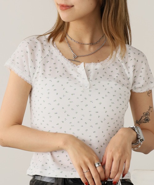 ROOPTOKYO(ループトウキョウ)の「Floral Lace Short Sleeve Top / 花柄レース ショートスリーブトップス 秋物 秋服 2026年秋冬(Tシャツ/カットソー・レディース・アイボリー/ホワイト/ピンク/ブルー・FREE)」の7枚目の写真