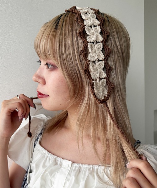 kutir(クティール)の「kutirlune/手編み風バイカラーバブーシュカ ヘアバンド ヘッドドレス(ヘアバンド・レディース・ブラウン系/レッド系・FREE)」の5枚目の写真