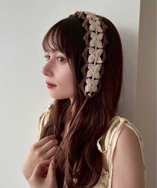 kutir(クティール)の「kutirlune/手編み風バイカラーバブーシュカ ヘアバンド ヘッドドレス(ヘアバンド・レディース・ブラウン系/レッド系・FREE)」の4枚目の写真