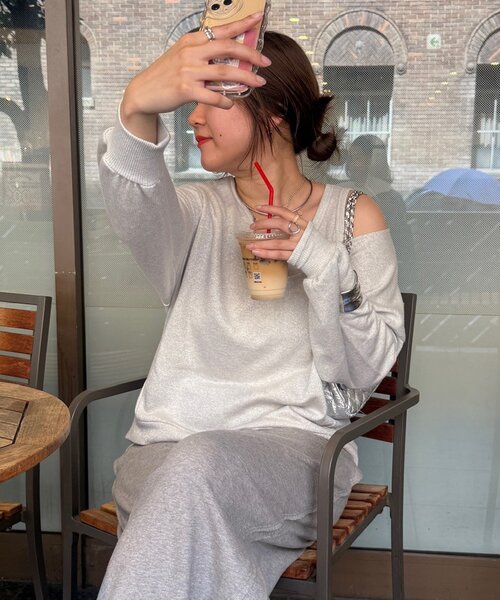 DouDou(ドゥドゥ)の「【新色追加/インフルエンサーSAKURA企画】ラメスウェットタンクセット(Tシャツ/カットソー・レディース・チャコールグレー/キャメル/ライトグレー・FREE)」の4枚目の写真