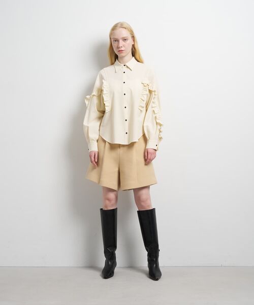 LANVIN en Bleu(ランバンオンブルー)の「ポリエステルウール/デニムフリルブラウス(シャツ/ブラウス・レディース・オフホワイト/ネイビー・38)」の3枚目の写真