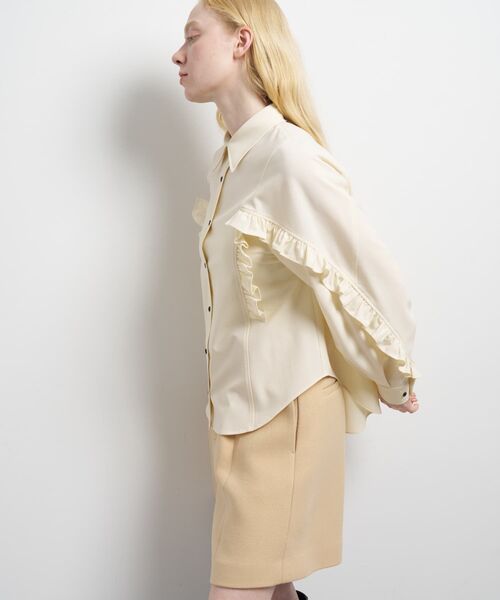 LANVIN en Bleu(ランバンオンブルー)の「ポリエステルウール/デニムフリルブラウス(シャツ/ブラウス・レディース・オフホワイト/ネイビー・38)」の6枚目の写真