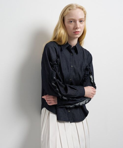 LANVIN en Bleu(ランバンオンブルー)の「ポリエステルウール/デニムフリルブラウス(シャツ/ブラウス・レディース・オフホワイト/ネイビー・38)」の13枚目の写真